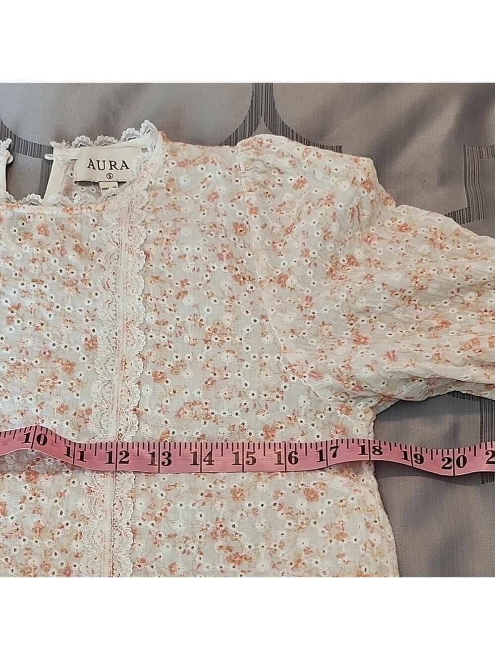 AURA Cream Lace Women's Top - Picture 4 of 9